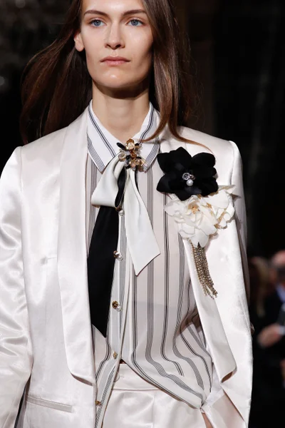 Look 1